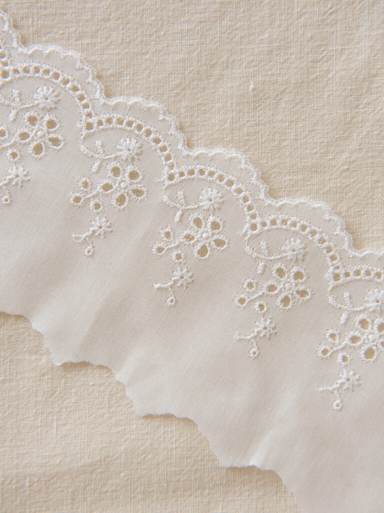 Japansk Blondebånd, Broderie Anglaise